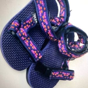 Toddler Teva Purple Sandals size 4/5